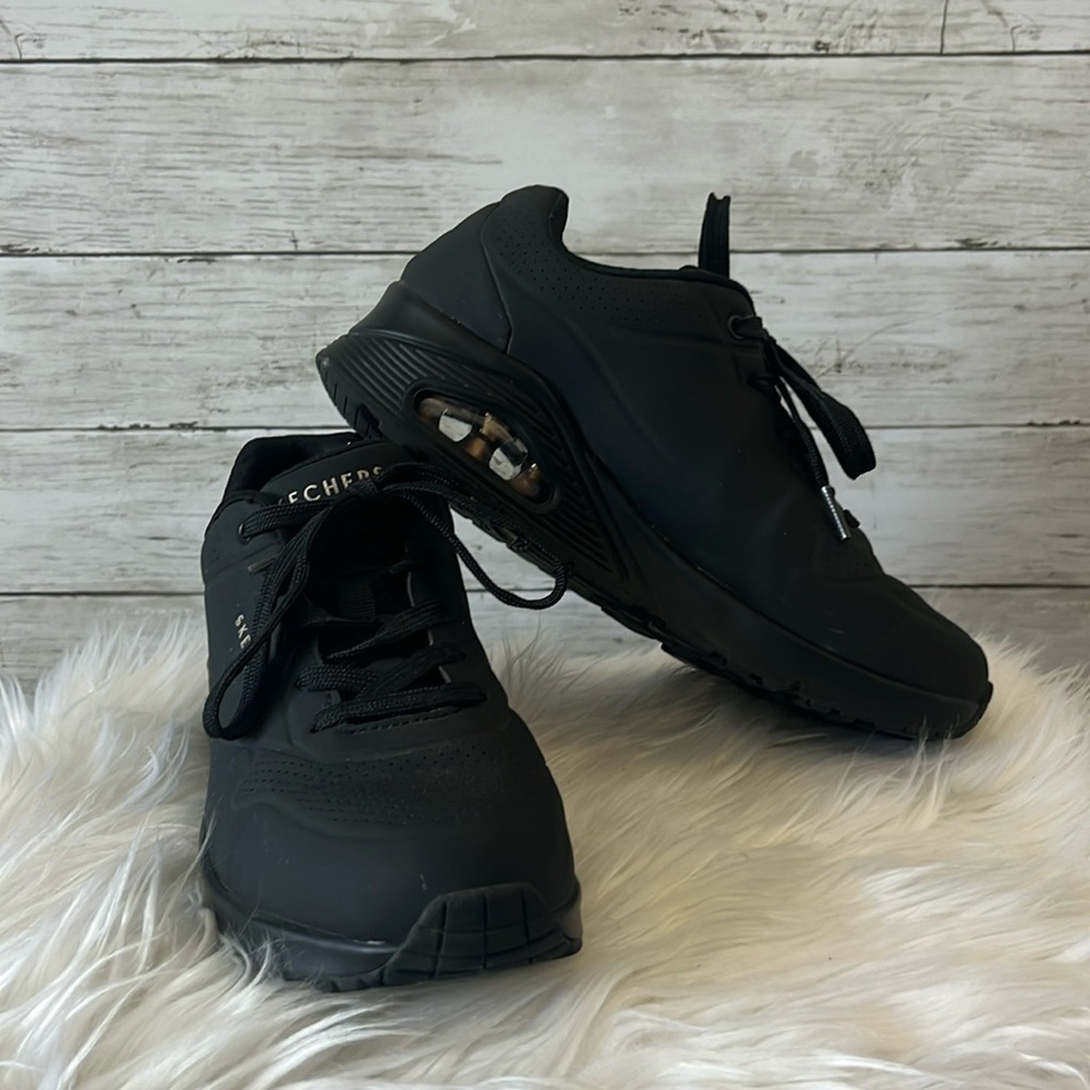 Sketchers Arch Fit Memory Foam Sneakers